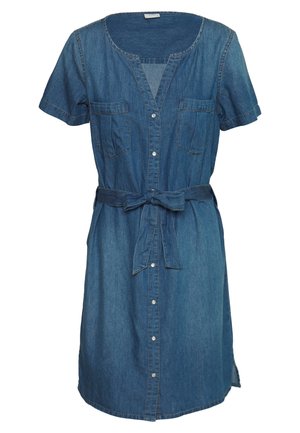 Robe-chemise en denim à manches courtes avec boutons sur le devant, deux poches poitrine, encolure ronde et ceinture nouée à la taille.
