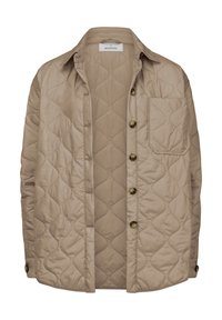 Beige gesteppte Hemdjacke mit einer Knopfleiste, einer einzelnen Brusttasche und einer weichen, glatten Textur. Verfügt über einen abgerundeten Saum und lange Ärmel.