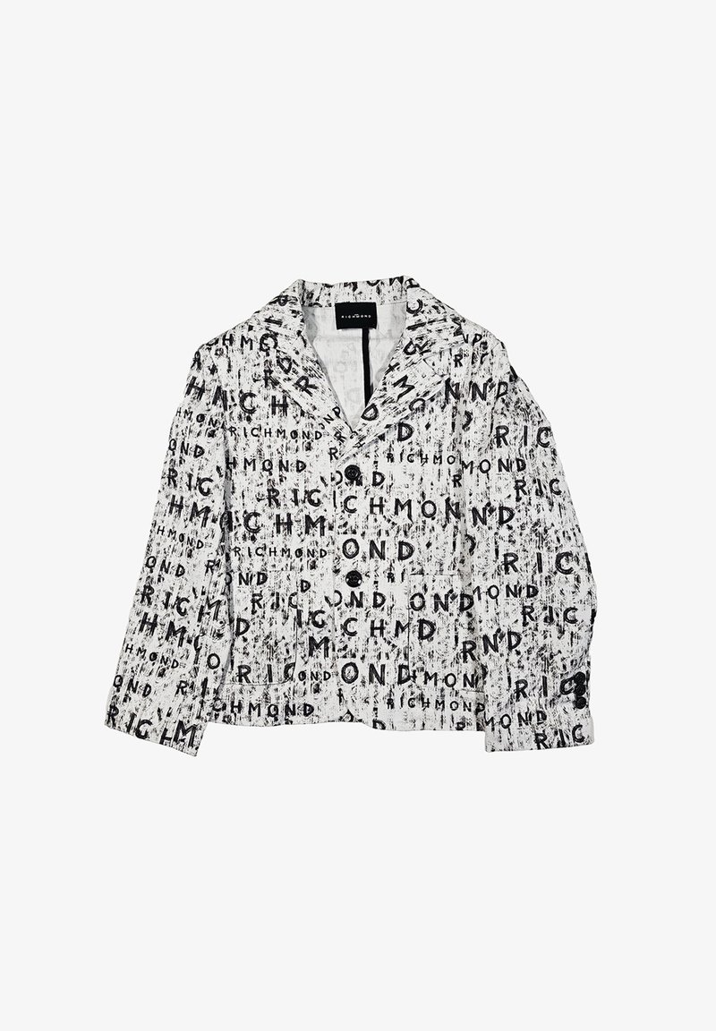 Giacca bianca con motivo testuale nero che ripete "RICHMOND." Presenta un colletto a rever, maniche lunghe e due tasche anteriori.