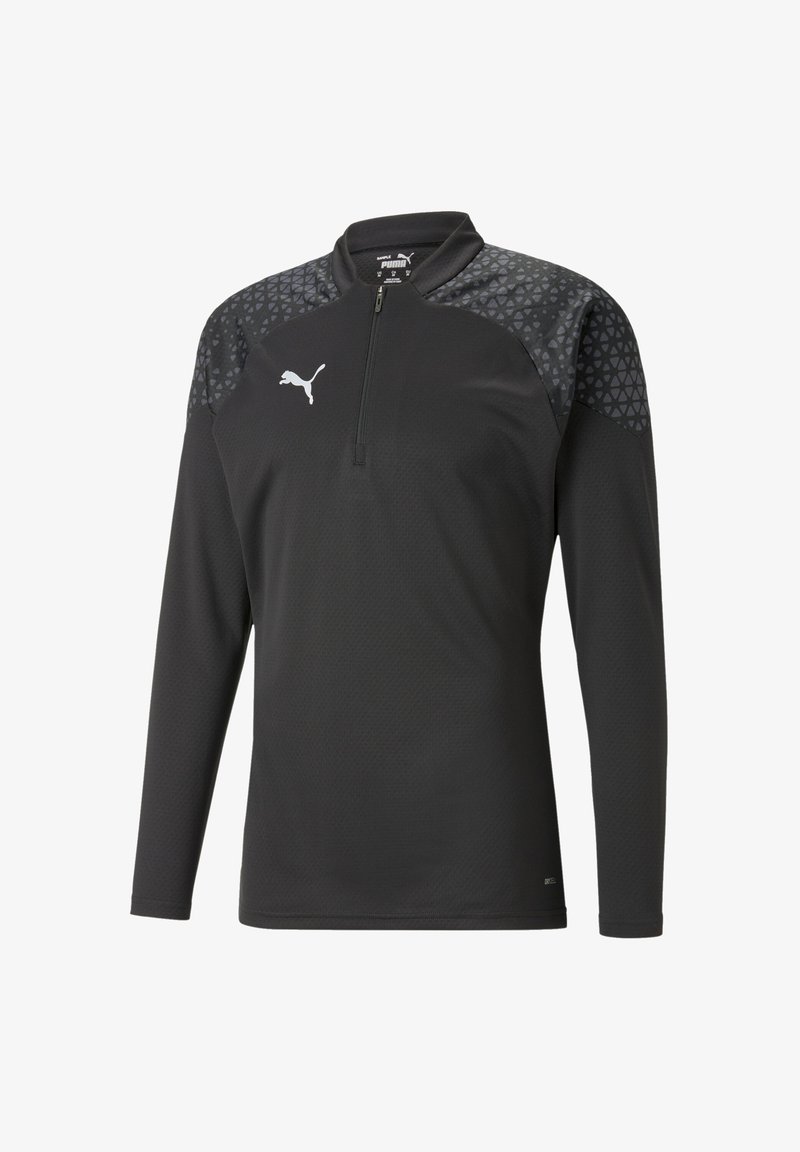 Schwarzes Langarmshirt mit einem Reißverschlusskragen, strukturiertem grauem geometrischen Muster auf den Schultern und PUMA-Logo in Weiß.