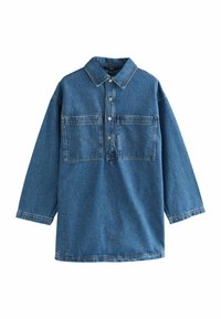 Denim krekls vidēji zilā krāsā ar priekšējo pogu aizdari, punktveida apkakli, garām piedurknēm un divām lielām krūšu kabatām.
