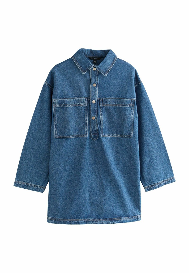 Denim krekls vidēji zilā krāsā ar priekšējo pogu aizdari, punktveida apkakli, garām piedurknēm un divām lielām krūšu kabatām.