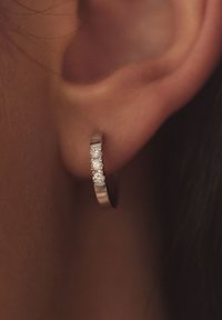 Isabel Bernard DE LA PAIX MADELINE WHITE GOLD 14 CT, DIAMOND 0.15 CT - Oorbellen - gold coloured