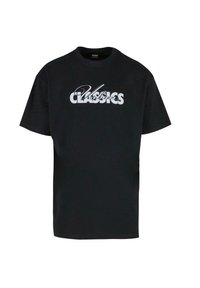 Juodas medvilnės marškinėliai su trumpomis rankovėmis, kuriuose dideliu baltu šriftu užrašyta "Urban Classics." Apskritas iškirpimas, laisvas kirpimas, lygus paviršius.