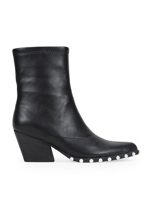 CON TACHAS - Stiefelette - black