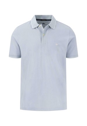 Lyseblå poloskjorte laget av bomull. Har krage i klassisk stil, placket med to knapper og diskret logo på brystet. Korte ermer.