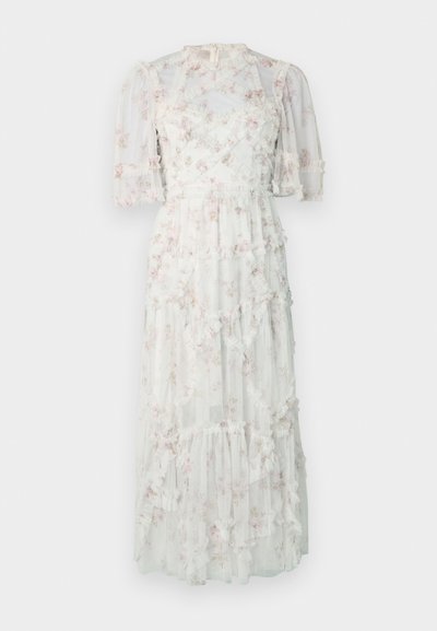 Maksi kleita no caurspīdīgas baltas auduma ar pasteļtoņu ziedu rakstu, kroku slāņiem un pūkainām piedurknēm. Kleitai ir pieguļoša vidukļa daļa un aizdare ar rāvējslēdzēju mugurpusē.