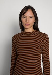 TOM TAILOR TURLTE NECK - Camisola de manga comprida - brown