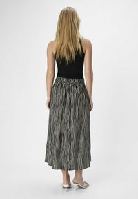 Object MIDI PRINT - Falda acampanada - black