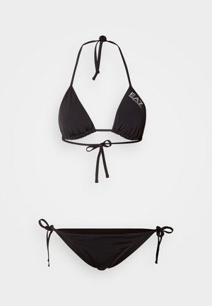 Ensemble bikini noir comprenant un haut triangle à liens et un bas string. Confectionné en matière lisse avec un design simple et classique.