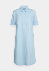 Vestido azul claro com gola e mangas curtas, apresentando uma lista de botões, um corte solto e um comprimento até o joelho. Tecido de algodão texturizado.