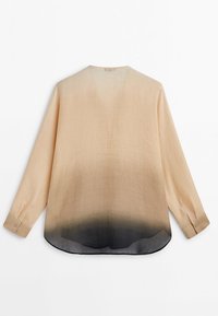 Blouse beige à manches longues avec dégradé noir à l'ourlet, encolure en V, et poignets boutonnés, posée à plat sur fond blanc.