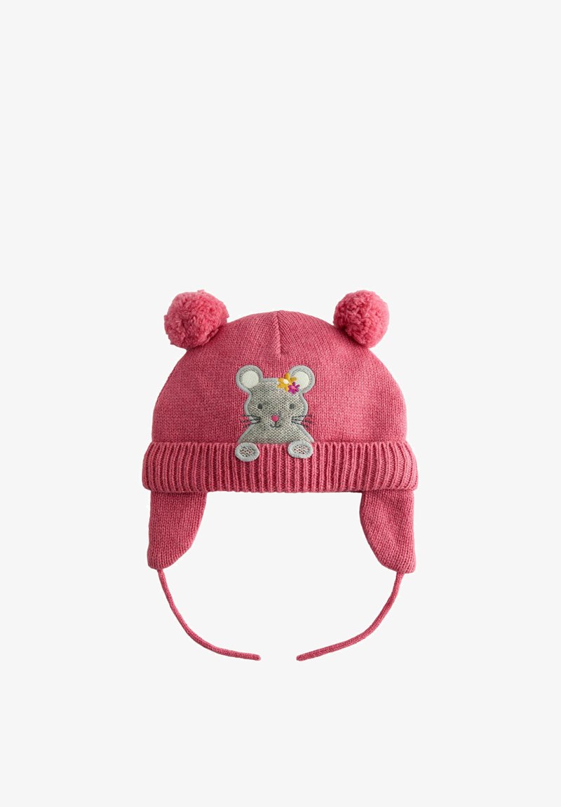 Bonnet tricoté rose pour enfant avec des oreilles, deux pompons sur le dessus et un patch souris gris avec des fleurs sur le devant.