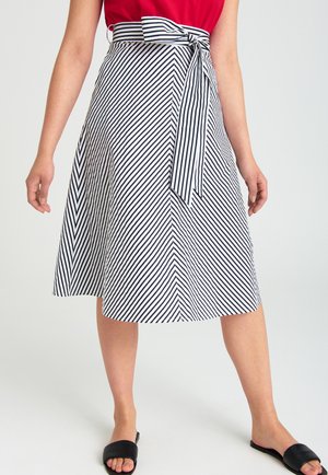 Áčková sukně - black white stripes