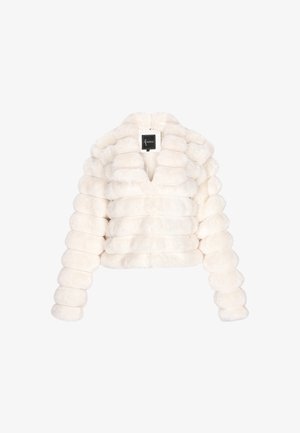 Weißer, plüschiger Kunstpelz-Pufferjacke mit horizontalen gepolsterten Abschnitten und hohem Kragen, vor einem weißen Hintergrund präsentiert.