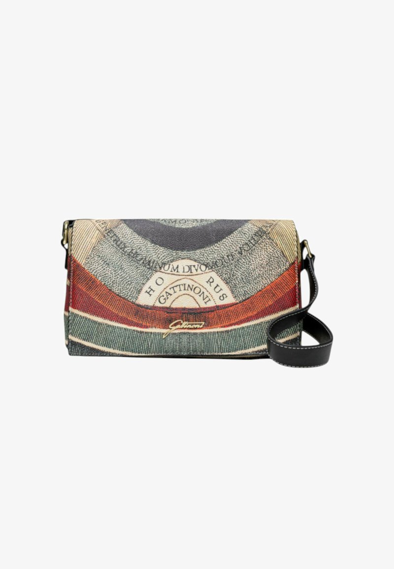Crossbody taske med en struktureret kanvas yderside, der har flerfarvede mønstre i grøn, rød og creme. Inkluderer en aftagelig sort rem.