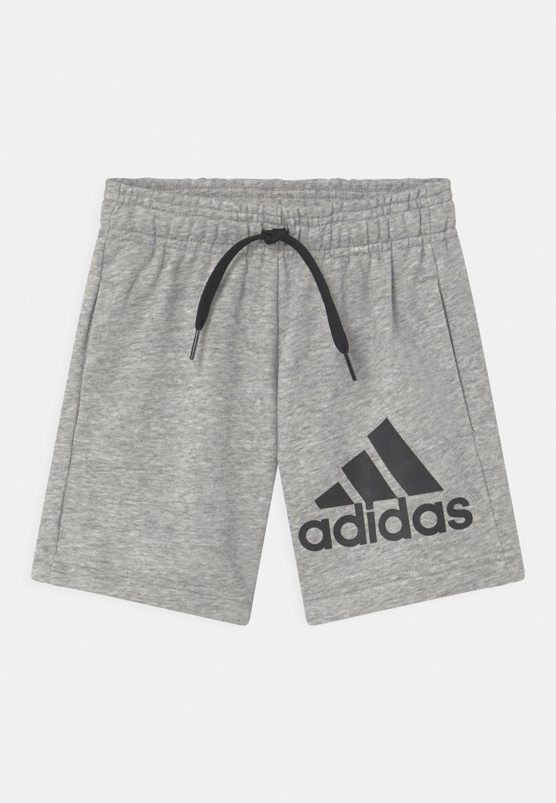Graue Baumwollshorts mit elastischem Bund und Kordelzug. Mit einem großen schwarzen Adidas-Logo auf der linken Seite.