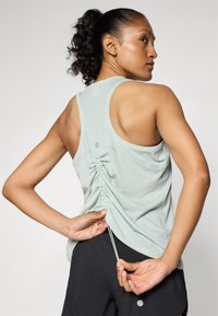 ASICS NAGINO RUN ADJUSTABLE TANK - Top - lichen rock