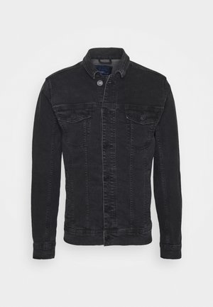 Chaqueta de mezclilla negra con un corte clásico, que cuenta con dos bolsillos en el pecho, cierre de botones y un diseño minimalista. Tejido texturizado y costuras cuidadas.