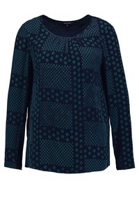 Maglietta a maniche lunghe con scollatura a girocollo, caratterizzata da una base blu navy decorata con motivi geometrici turchesi e dettagli testurizzati.