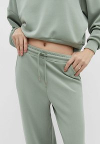 Stradivarius PALAZZO  - Donji dijelovi trenirke - light green