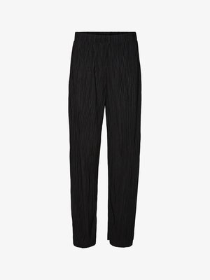 Pantalones plisados negros con cintura elástica, hechos de un tejido ligero. La textura vertical añade profundidad e interés visual.