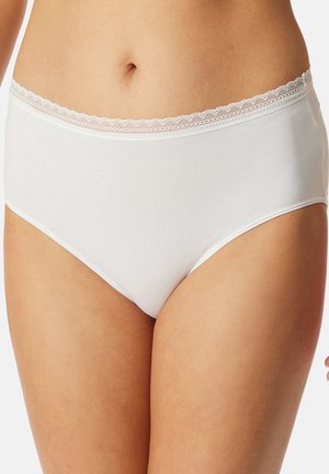 Witte katoenen slips met een gladde textuur, voorzien van een delicate kantafwerking rond de taille. Het ontwerp is consistent en klassiek van stijl.
