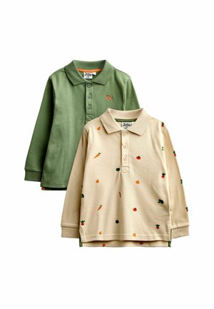 Zwei langärmlige Kinder-Poloshirts, eines einfarbig grün mit Knöpfen, eines beige mit kleinen bunten Gemüsedrucken und Knöpfen.