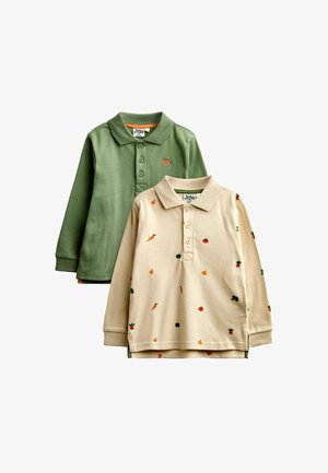 To langærmede børne poloshirts, den ene ensfarvet grøn med knapper, den anden beige med små farverige grøntsagsprint og knapper.