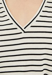 System Action Top - black