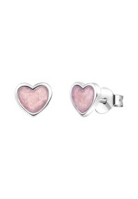 Zilveren hartvormige stud oorbellen met een doorschijnend roze hars middenstuk, voorzien van een gepolijste metalen rand en een veilige postsluiting.