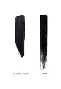 Deux échantillons de mascara noir sur un fond blanc. L'échantillon de gauche est épais et texturé ; l'échantillon de droite est fin avec des brins réguliers et uniformes.