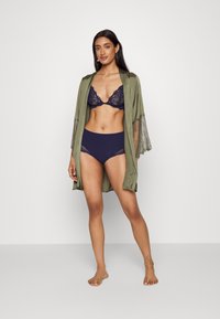 Spanx SPANXSUPERSMOOTH™ UNDIE-TECTABLE® LACE HI-HIPSTER - Calças - midnight navy