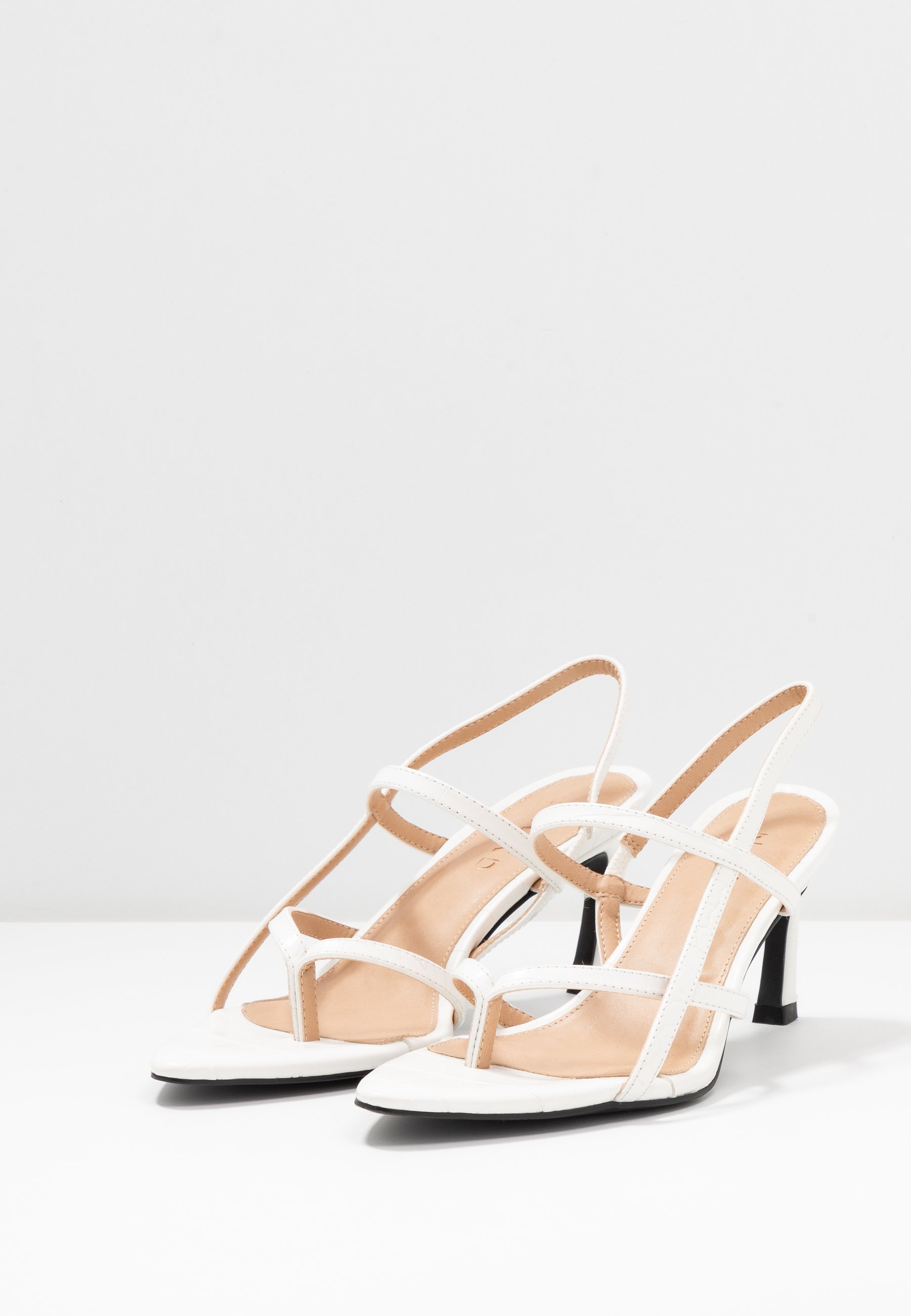 POINTY SOLE TOE STRAP Sandaler offwhite POINTY SOLE TOE STRAP Sandaler offwhite