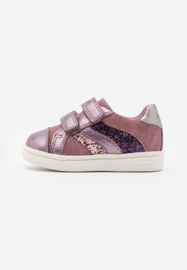 DJROCK GIRL - Sneakers basse - rose/smoke
