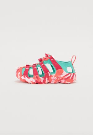 HYPERPORT - Pohodni sandali - red