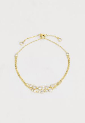 Kuldne kaelakee, mis sisaldab kahte kihti, ümmarguste ja ruudukujuliste selgete kivide aksessuaare, omades tekstureeritud viimistlust ja reguleeritavat kinnitust.