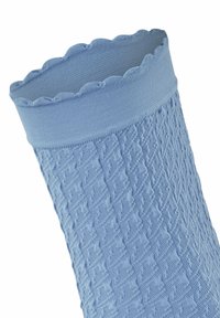 Jasnoniebieska, dziana skarpeta o teksturowanym wzorze i falbaniastym wykończeniu, charakteryzująca się miękkim wykończeniem i dopasowanym kształtem.