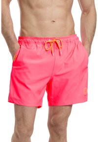 Ryškiai rožinės maudymosi šortai su elastingu juosmeniu, reguliuojama oranžine virvele ir šoninėmis kišenėmis. Lygi medžiaga ir logotipo detalė ant šlaunies.