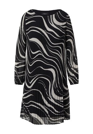 Mustvalge volditud kleit lainemustriga, ümmargune kaelus ja kolmeveerandi varrukad. Kerge kangas, voolav disain.