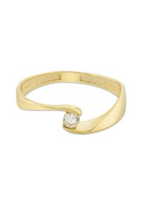 Bague en or avec un design de bande torsadée élégante tenant un petit diamant rond transparent au centre.