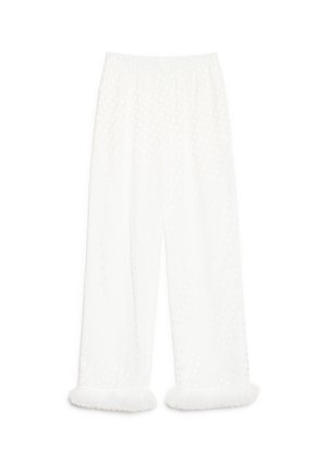 Pantalon blanc à jambes larges avec taille élastique, présentant une texture subtile à pois et une bordure duveteuse aux ourlets.