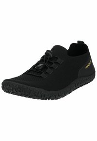 Schwarzer leichter Schuh mit einem atmungsaktiven Mesh-Obermaterial, elastischen Schnürsenkeln und einer strukturierten Gummisohle für besseren Halt. Mit einem Logo akzentuiert.
