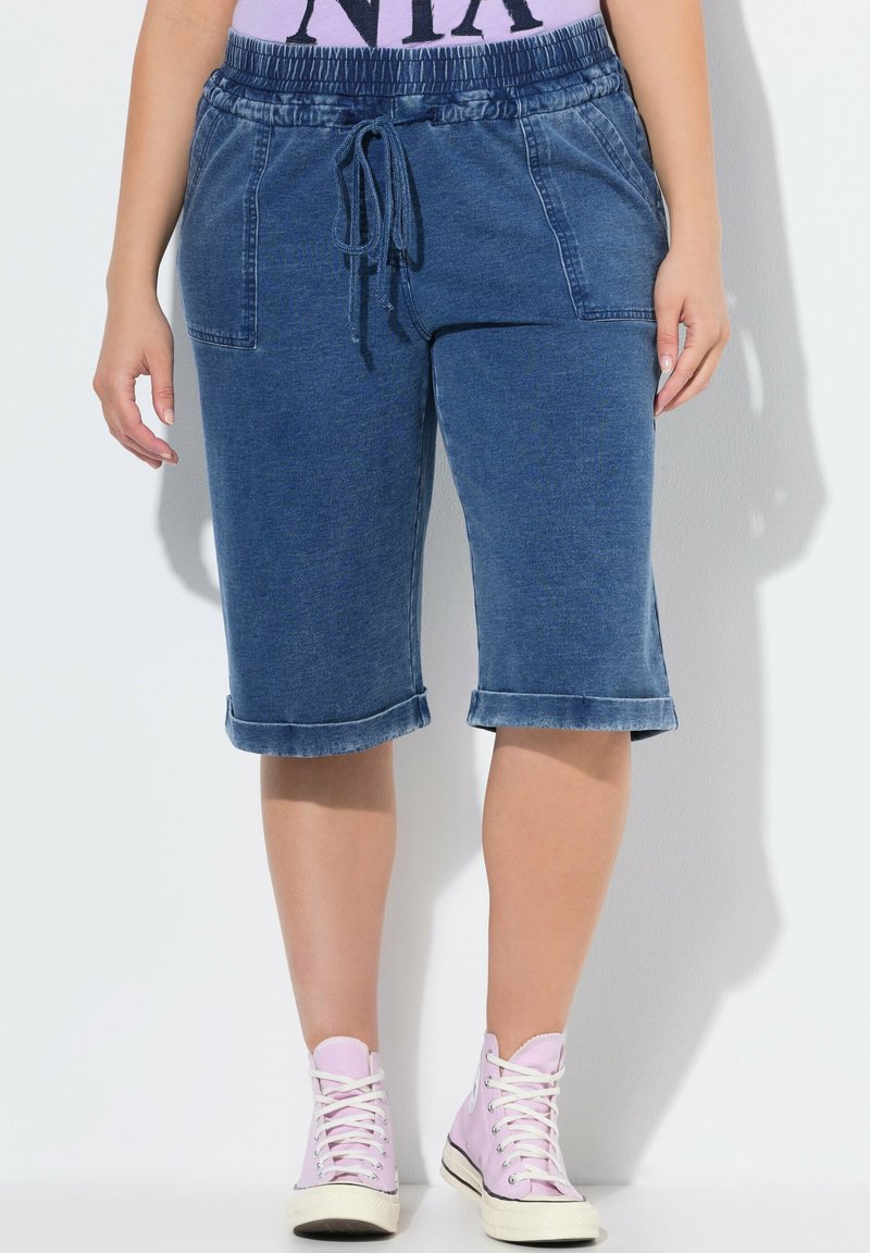 Ulla Popken DYED ELASTIC WAIST - Shorts vaqueros - indigo denim