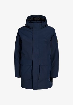 Marineblaue wasserdichte Parkajacke mit hohem Kragen, Frontreißverschluss, zwei großen aufgesetzten Taschen und einem glatten, strukturierten Stoff.