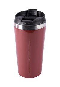 Tazza da viaggio in acciaio inossidabile rosso con coperchio nero, caratterizzata da una fascia argentata attorno alla parte superiore e una finitura opaca testurizzata.