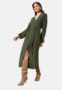 Nevybráno, khaki green