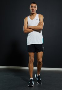 adidas Performance ULTRABOOST 22 czarny