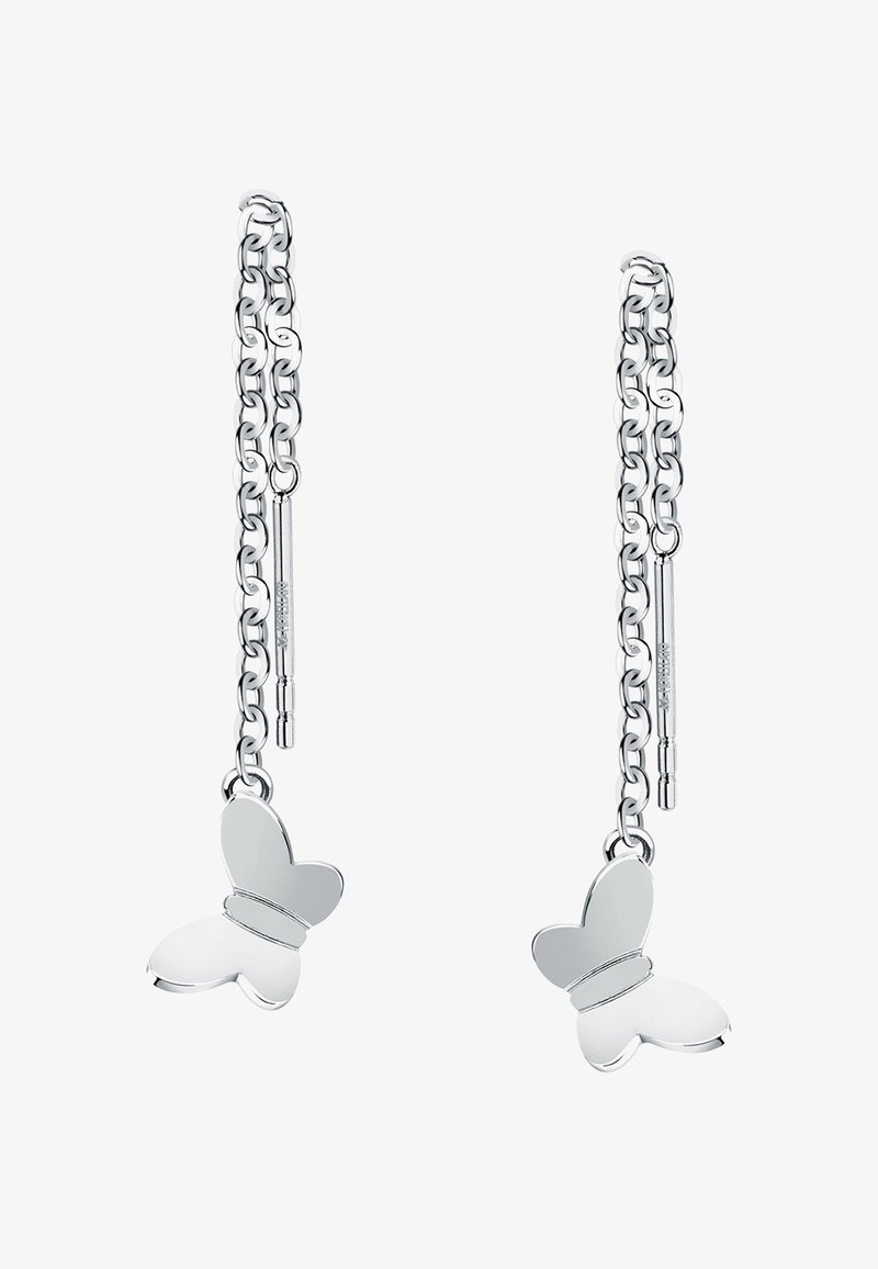 Orecchini a forma di farfalla in argento con un design a catena. Finitura lucida, con un ciondolo a forma di farfalla intagliato all'estremità di ciascuna catena.