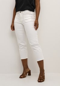 Cream - ANN 3/4 TWILL -COCO FIT - Trousers - snow white Thumbnail Image 1